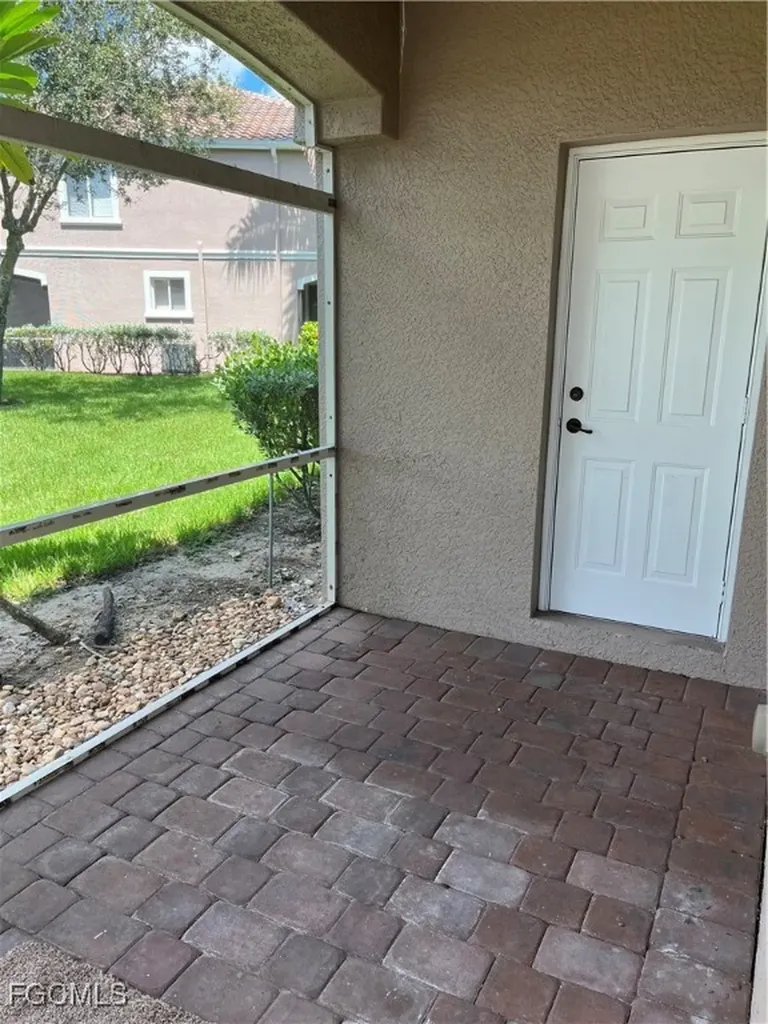 9999 Chiana Circle Fort Myers FL 33905