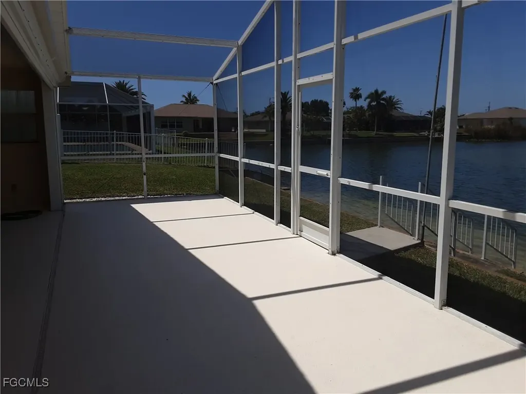 850 SE 1st Terrace Cape Coral FL 33990