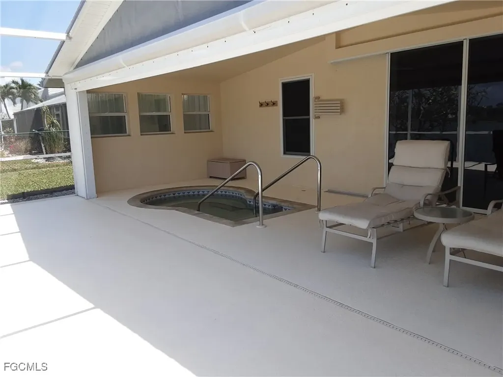 850 SE 1st Terrace Cape Coral FL 33990