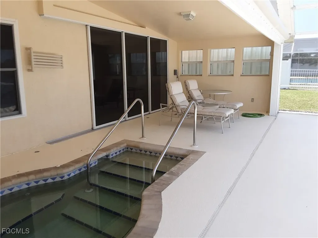 850 SE 1st Terrace Cape Coral FL 33990