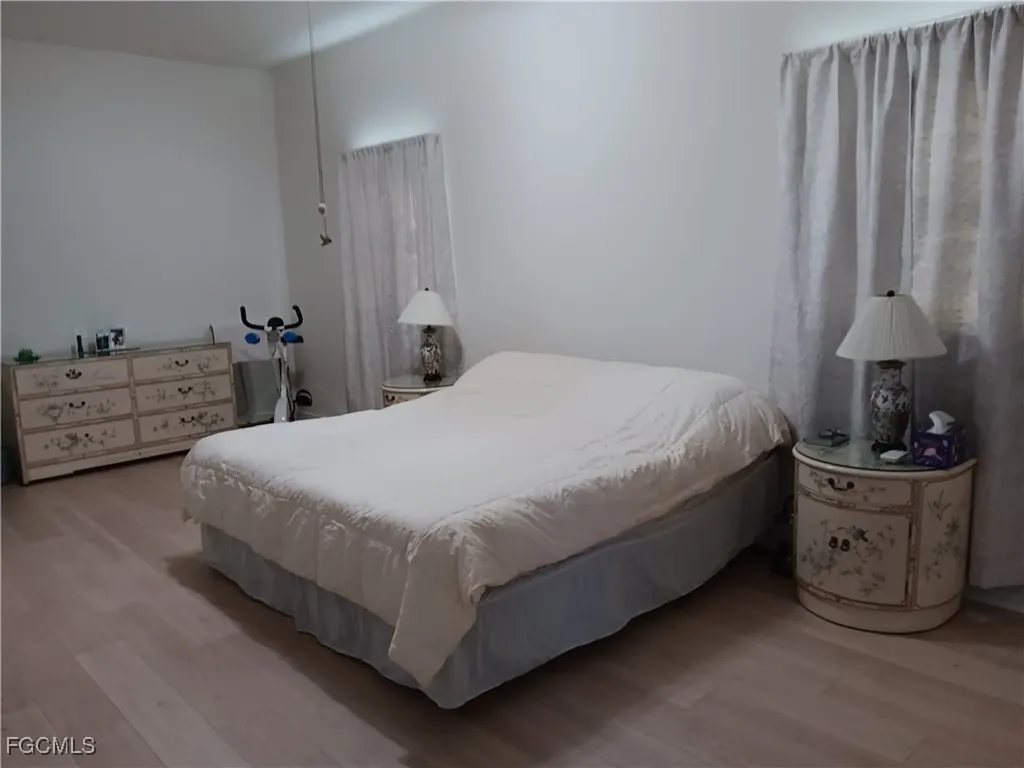 850 SE 1st Terrace Cape Coral FL 33990