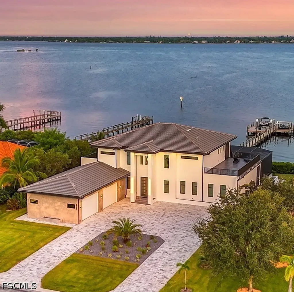 6390 River Club Court North Fort Myers FL 33917