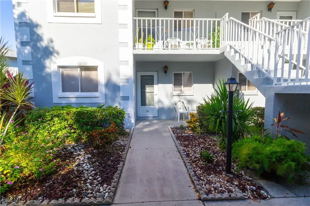 8200 Summerlin Village Circle Fort Myers FL 33919