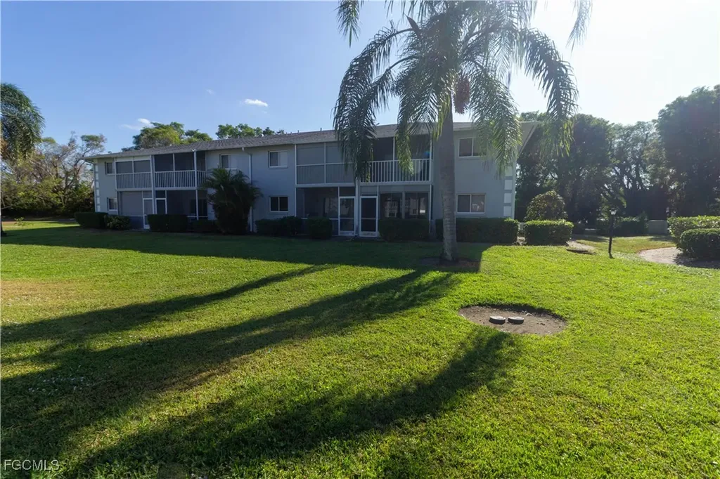 8200 Summerlin Village Circle Fort Myers FL 33919