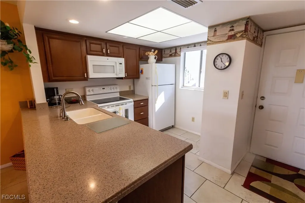 8200 Summerlin Village Circle Fort Myers FL 33919
