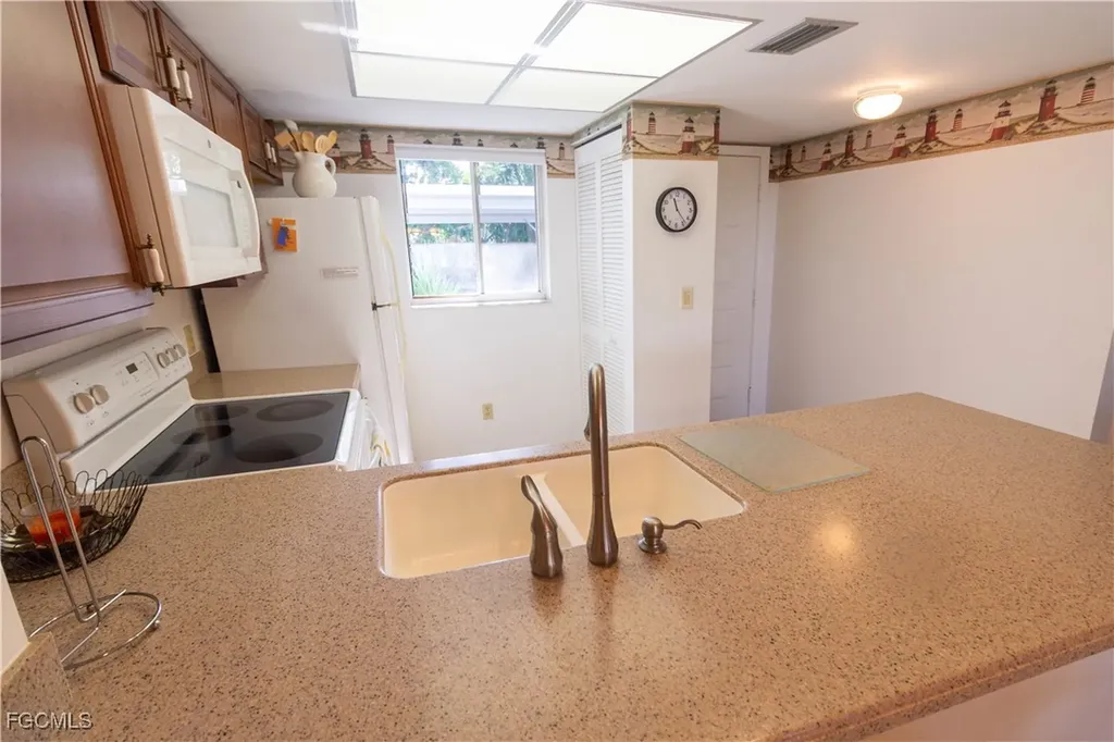 8200 Summerlin Village Circle Fort Myers FL 33919