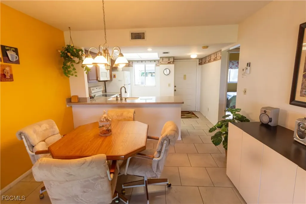 8200 Summerlin Village Circle Fort Myers FL 33919