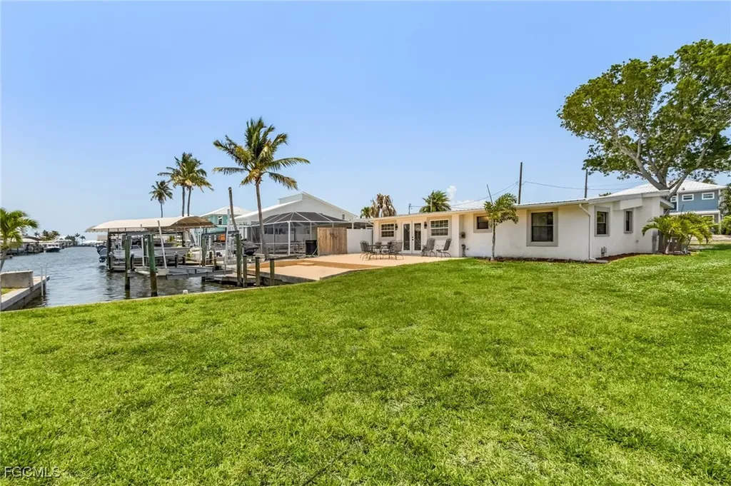 2390 Oleander Street St. James City FL 33956