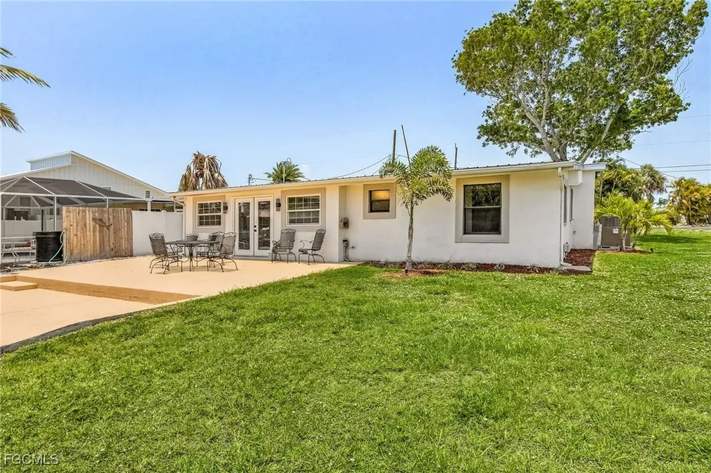 2390 Oleander Street St. James City FL 33956