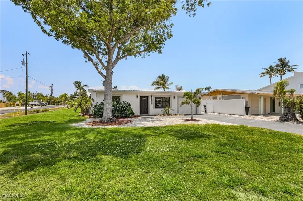 2390 Oleander Street St. James City FL 33956