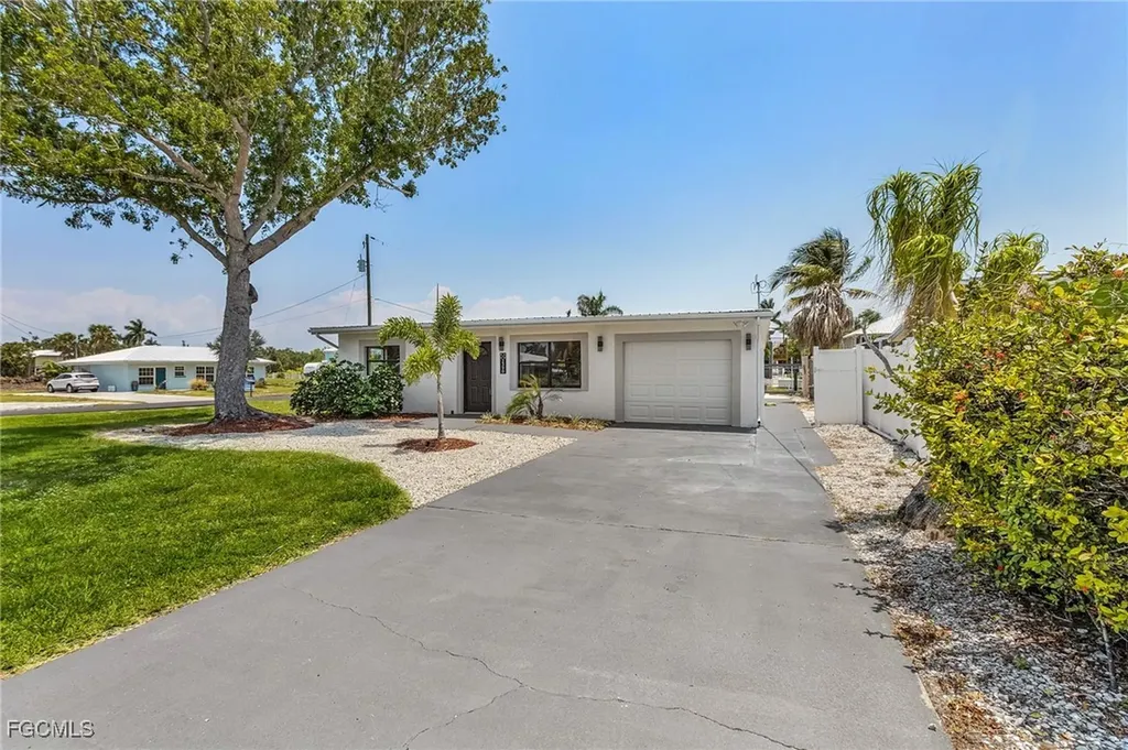 2390 Oleander Street St. James City FL 33956