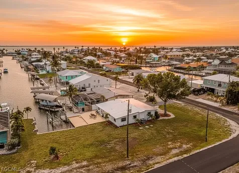 2390 Oleander Street