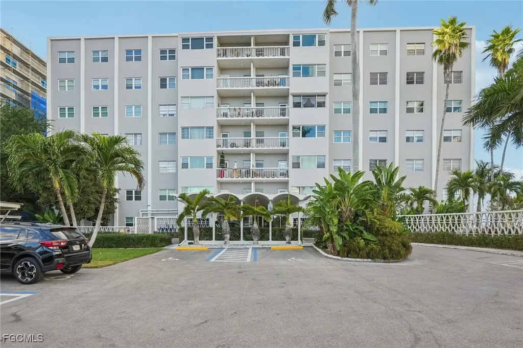 1900 Clifford Street Fort Myers FL 33901