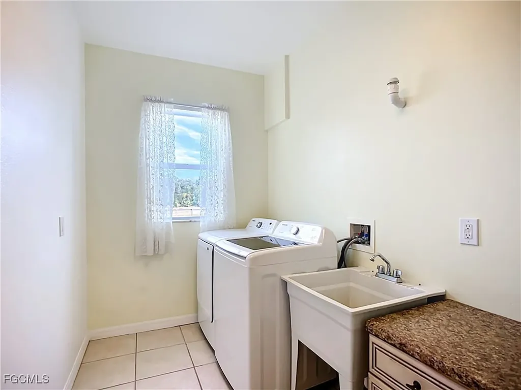 4353 Hidden River Road Sarasota FL 34240