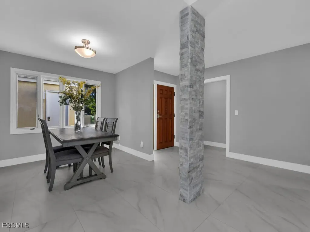 15573 Lockmaben Avenue Fort Myers FL 33912