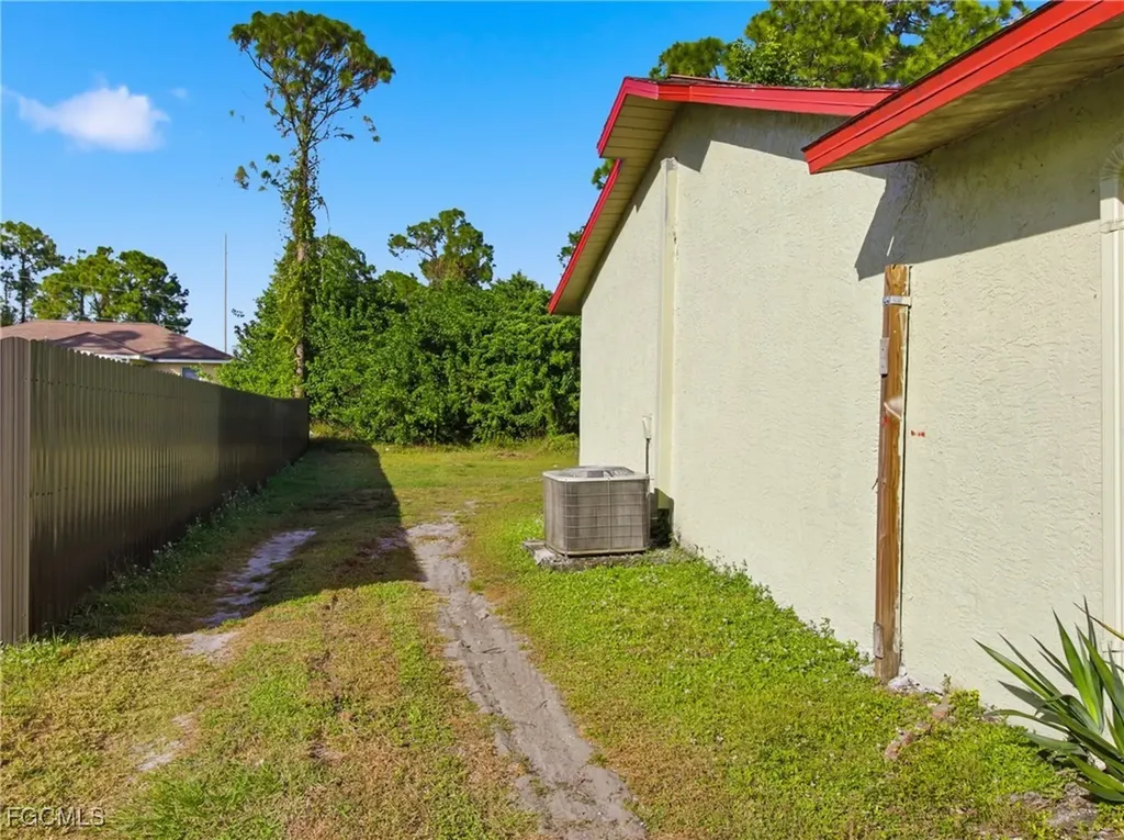 2802 2nd Street SW Lehigh Acres FL 33976