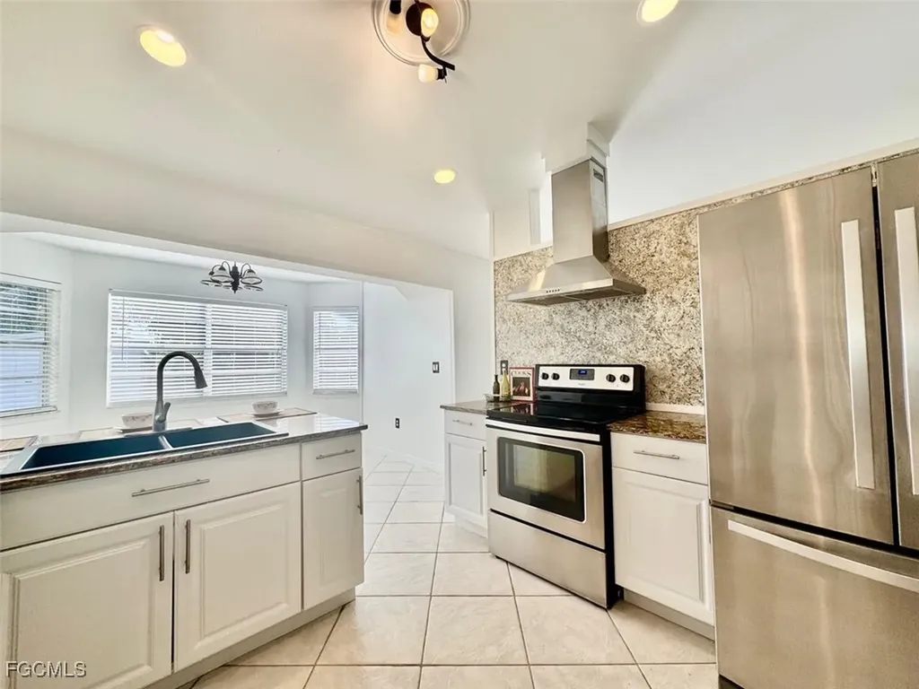2306 NE 5th Terrace Cape Coral FL 33909
