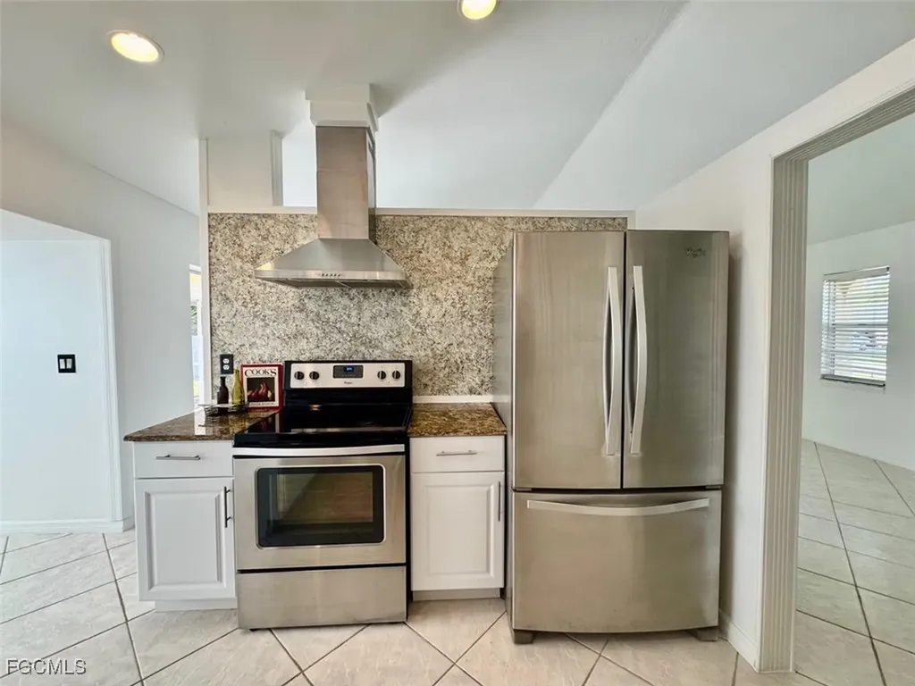 2306 NE 5th Terrace Cape Coral FL 33909