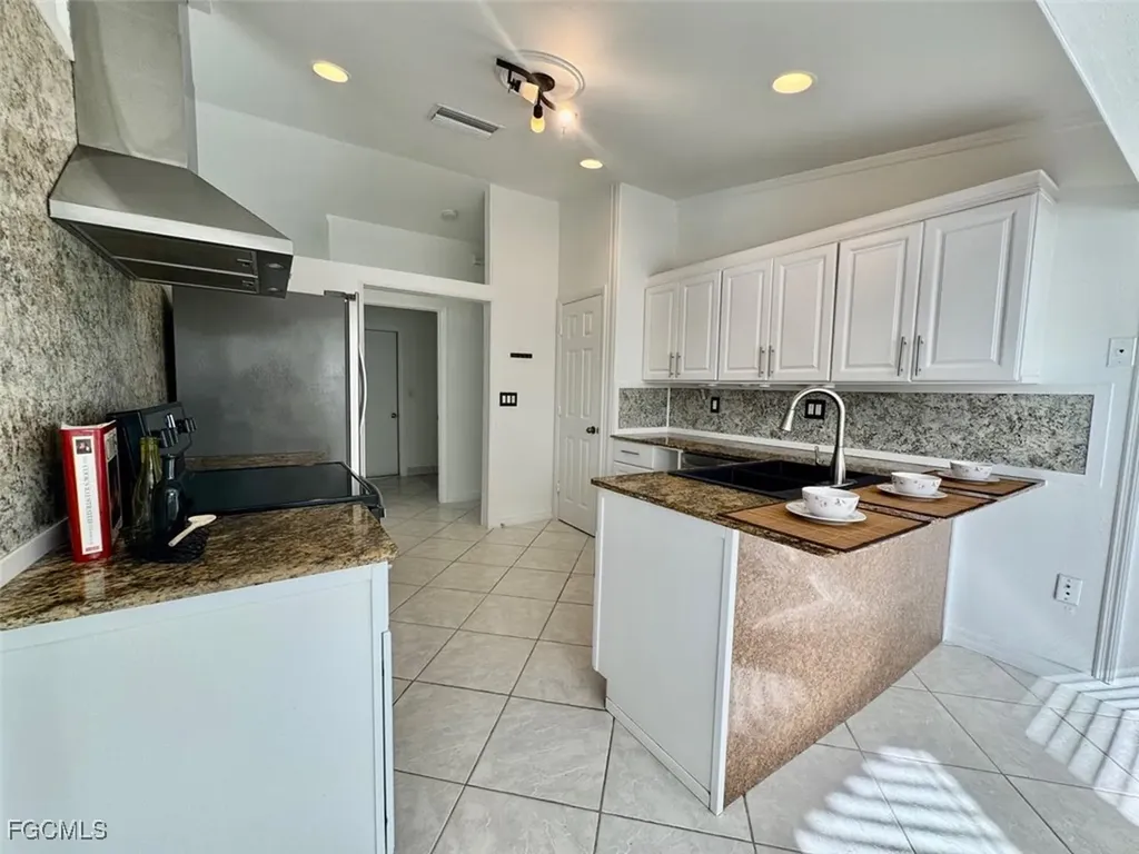 2306 NE 5th Terrace Cape Coral FL 33909