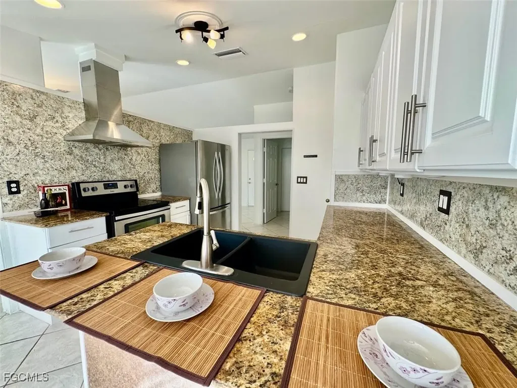 2306 NE 5th Terrace Cape Coral FL 33909