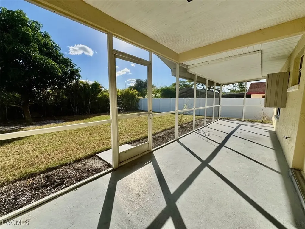 2306 NE 5th Terrace Cape Coral FL 33909