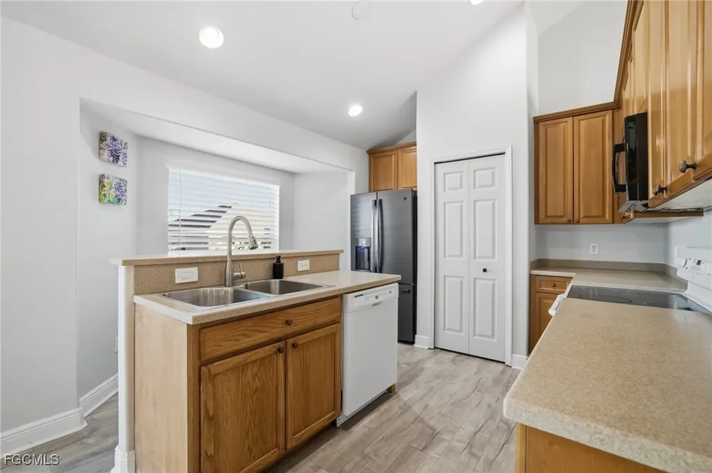 2311 SW 4th Court Cape Coral FL 33991