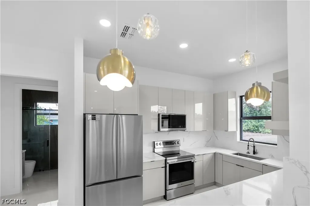 2250 10th Terrace Lehigh Acres FL 33936
