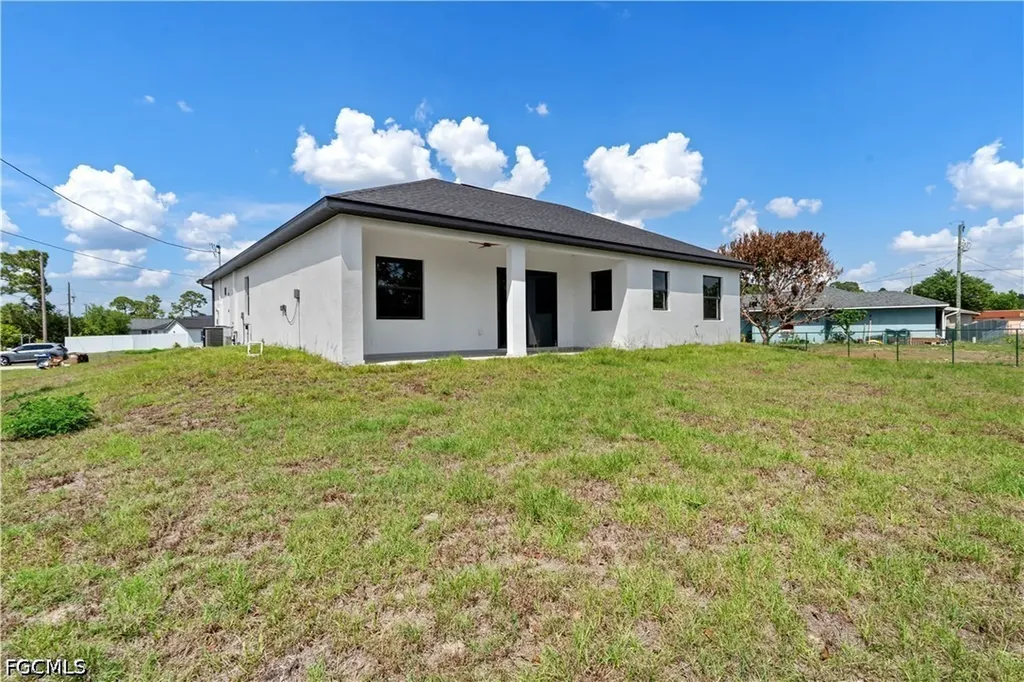 2250 10th Terrace Lehigh Acres FL 33936
