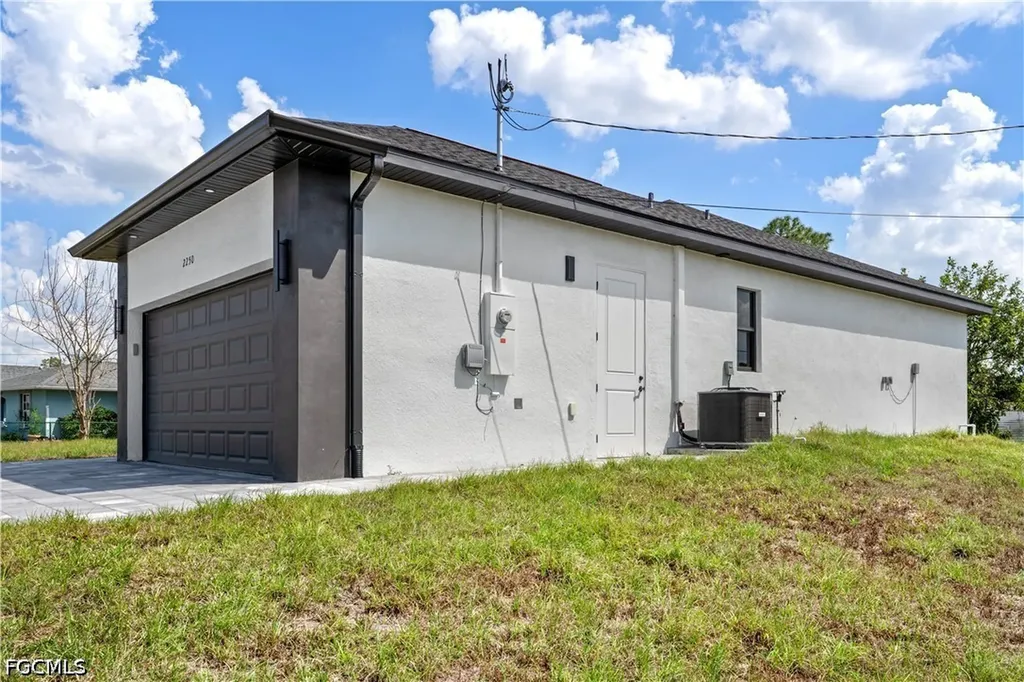 2250 10th Terrace Lehigh Acres FL 33936