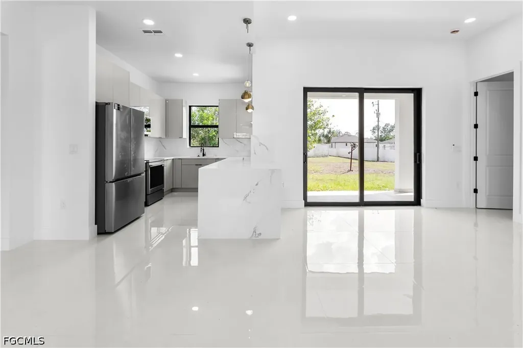 2250 10th Terrace Lehigh Acres FL 33936