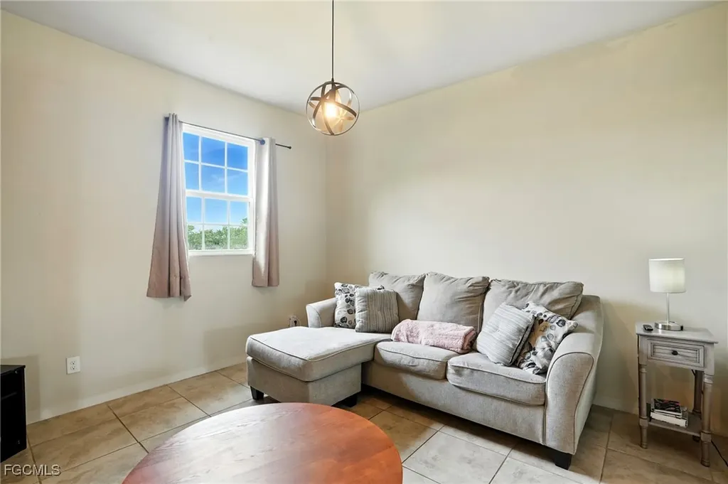 1823 NW 10th Street Cape Coral FL 33993