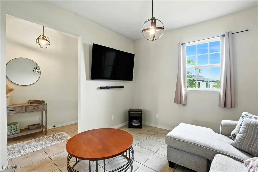 1823 NW 10th Street Cape Coral FL 33993
