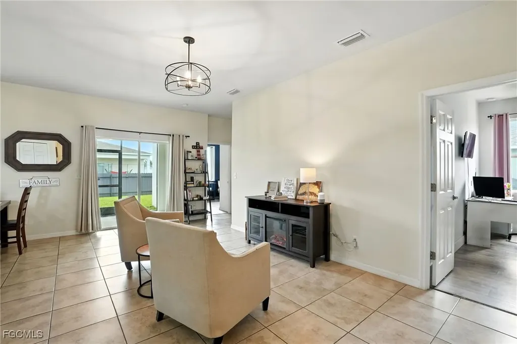 1823 NW 10th Street Cape Coral FL 33993