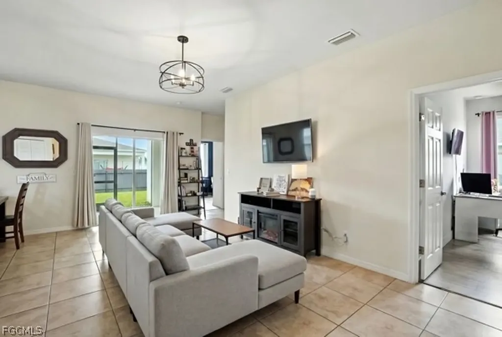 1823 NW 10th Street Cape Coral FL 33993