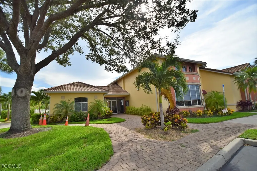 6481 Aragon Way Fort Myers FL 33966