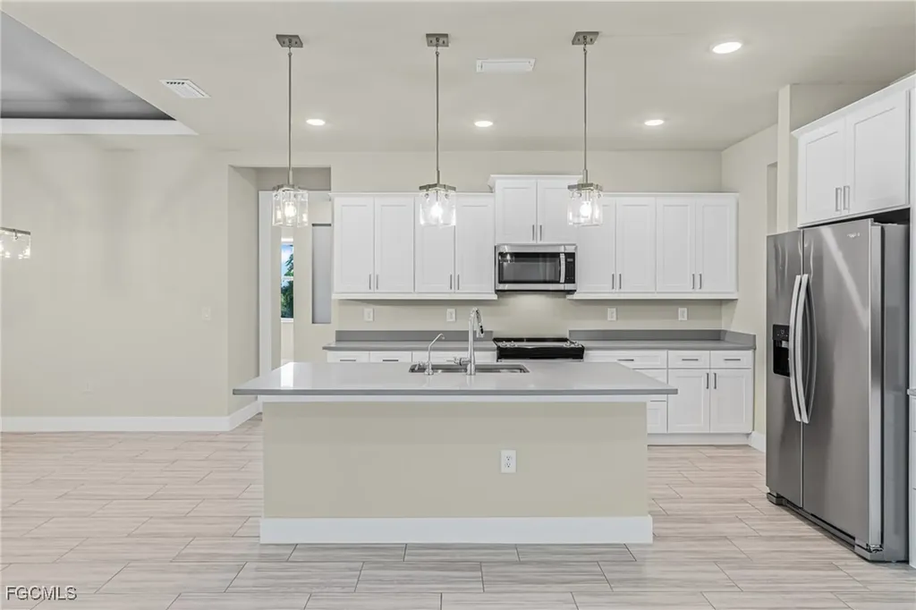 913 NW 33rd Place Cape Coral FL 33993