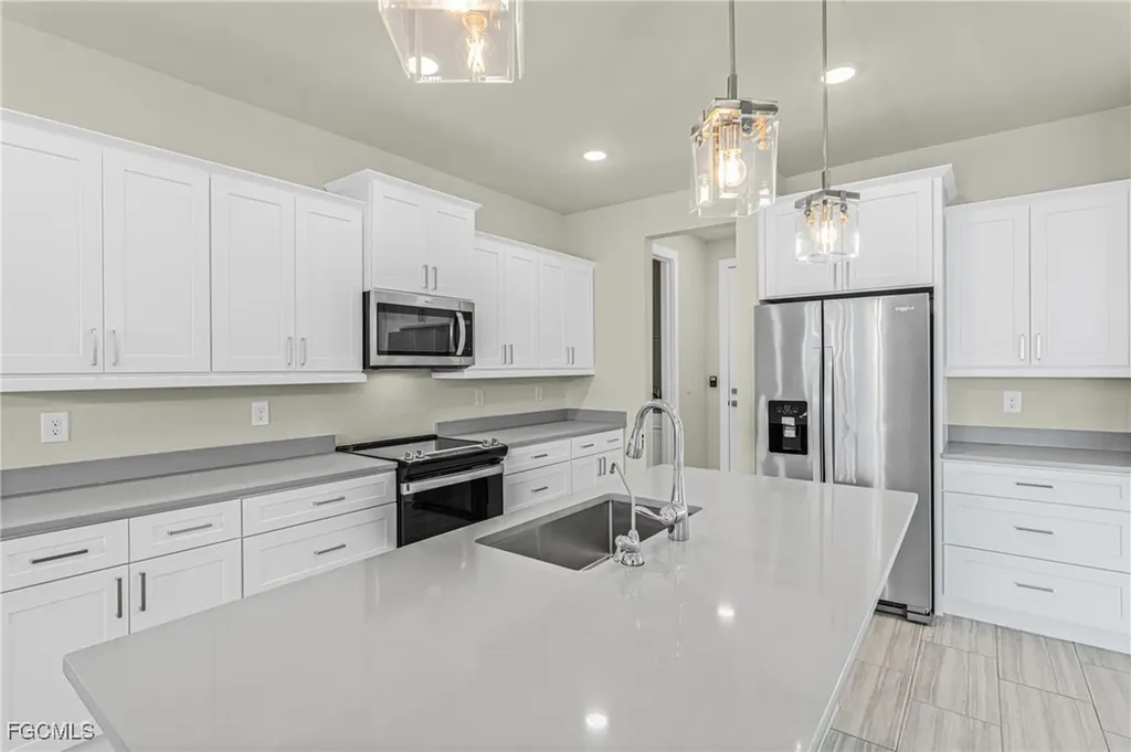 913 NW 33rd Place Cape Coral FL 33993