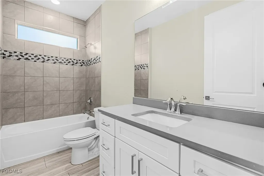 913 NW 33rd Place Cape Coral FL 33993