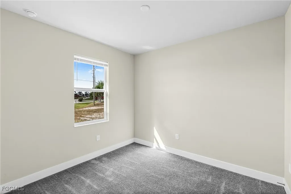 913 NW 33rd Place Cape Coral FL 33993