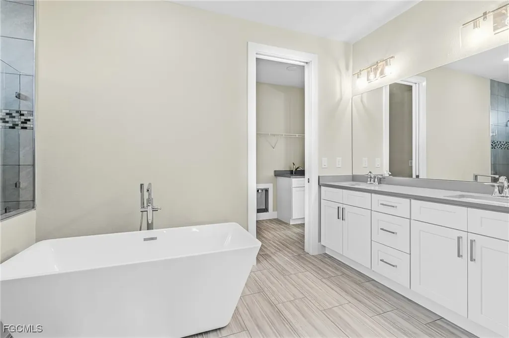 913 NW 33rd Place Cape Coral FL 33993