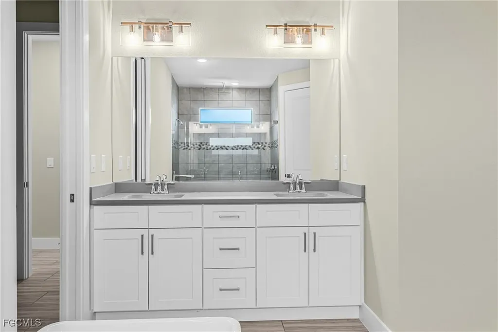 913 NW 33rd Place Cape Coral FL 33993