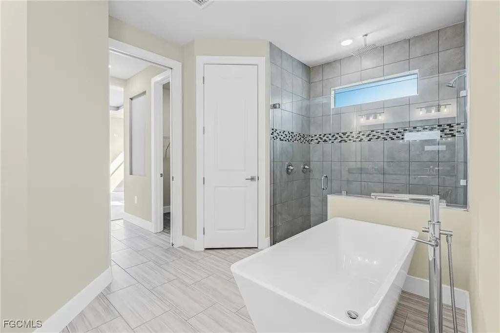 913 NW 33rd Place Cape Coral FL 33993