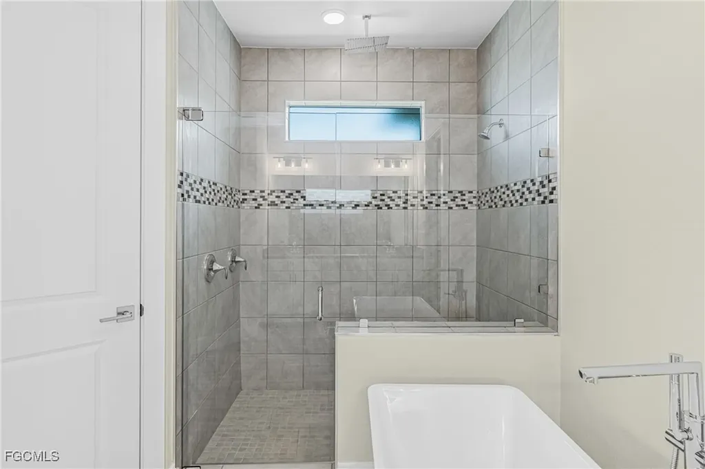 913 NW 33rd Place Cape Coral FL 33993