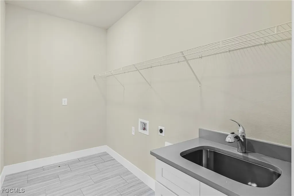 913 NW 33rd Place Cape Coral FL 33993