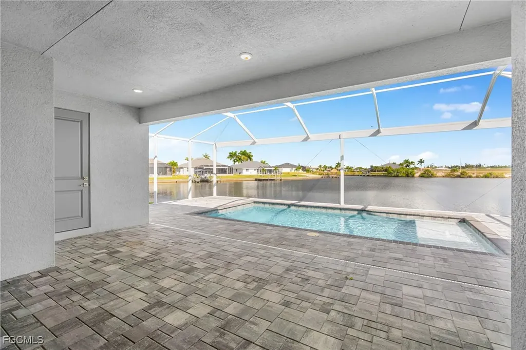 913 NW 33rd Place Cape Coral FL 33993