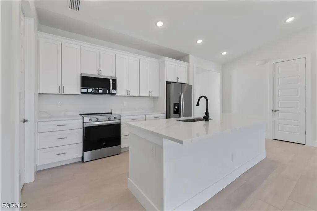 3020 SW 10th Place Cape Coral FL 33914