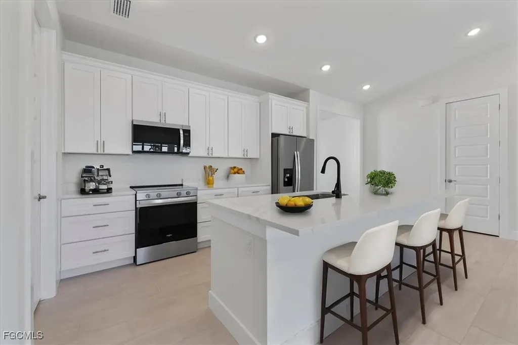 3020 SW 10th Place Cape Coral FL 33914