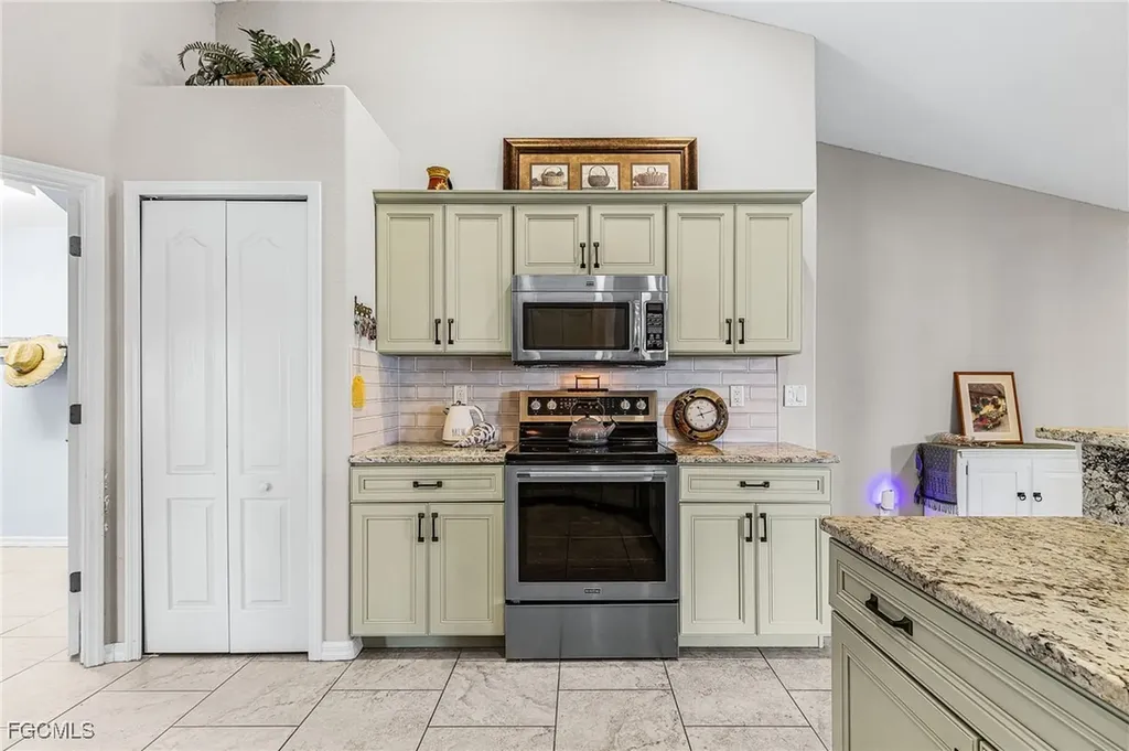 2847 NW 46th Place Cape Coral FL 33993