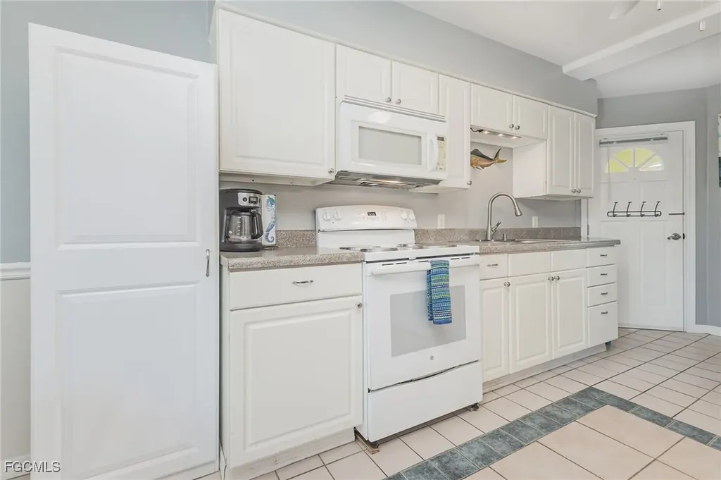 3211 Stringfellow Road St. James City FL 33956