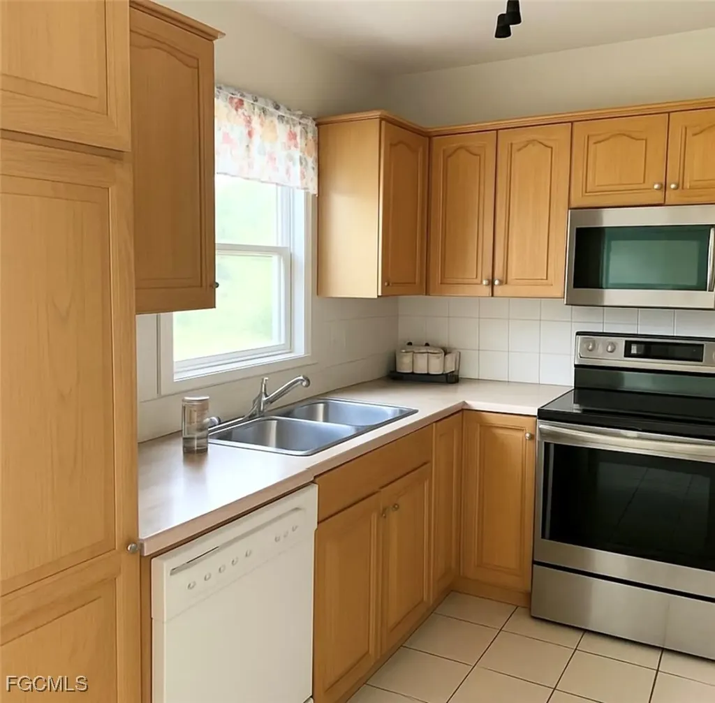 6832 Sandtrap Drive Fort Myers FL 33919